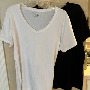 Time And Tru Women’s XL BLACK & WHITE Shirts Tops Short Sleeve V Crew Neck 1 NWT